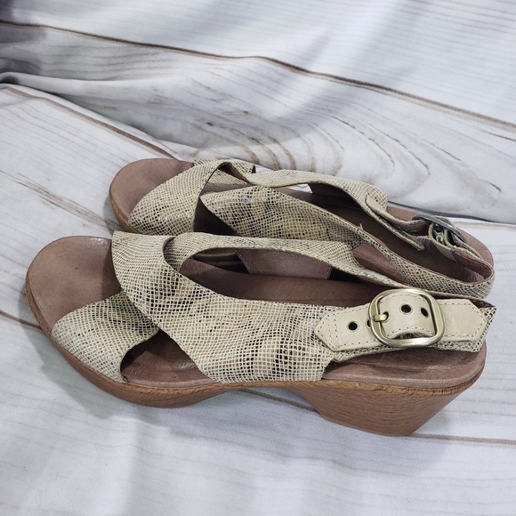 Dansko Jacinda Khaki Tan Snakeskin Leather Slingback Sandals Womens 37 Faux Wood - Picture 3 of 13